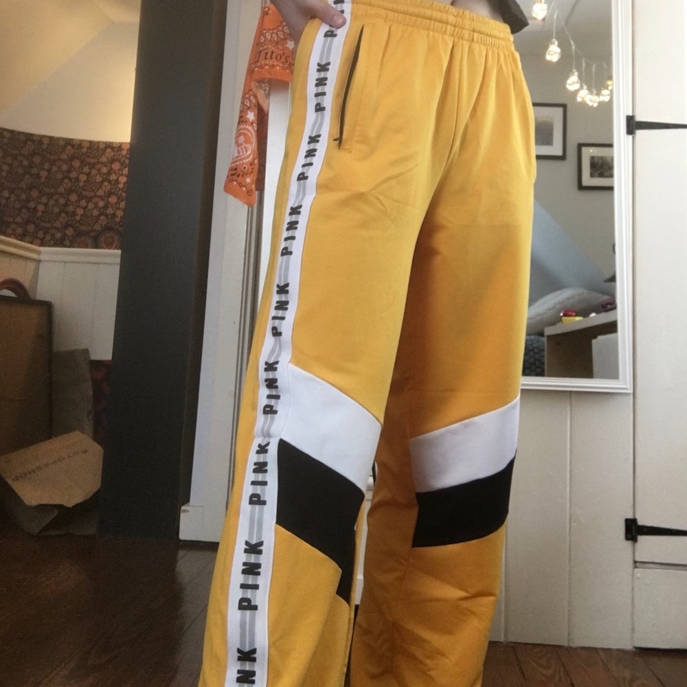 Victoria’s Secret PINK open leg sweatpants